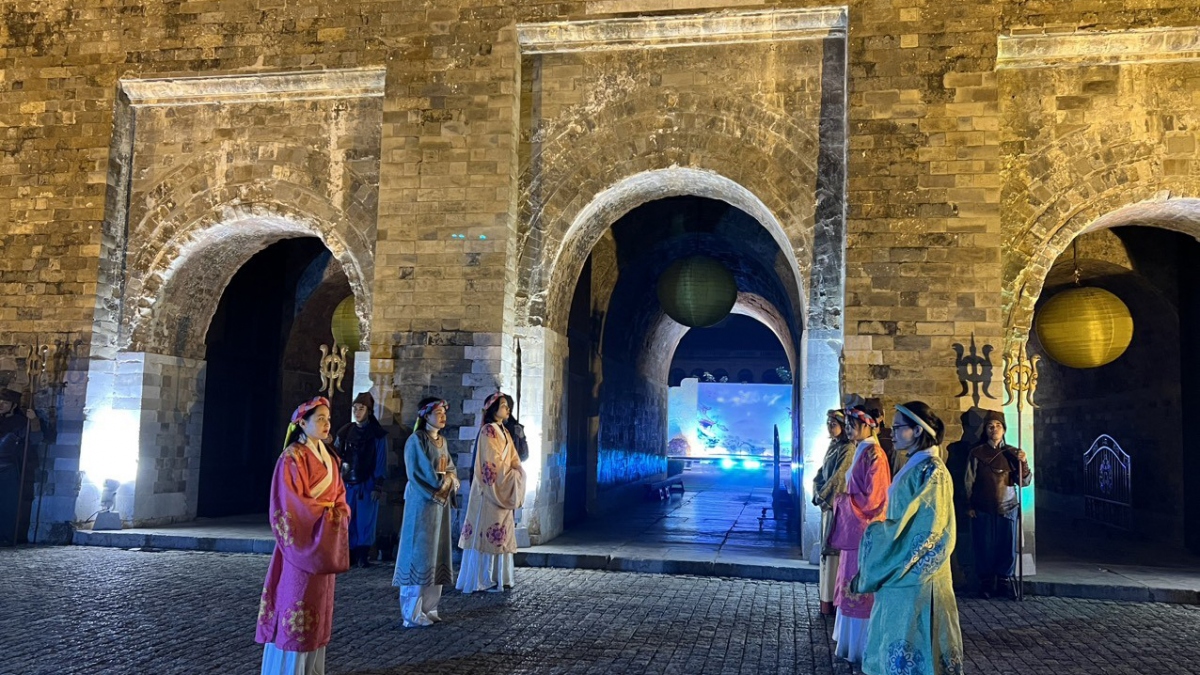 Thang Long Citadel night tour opens for foreign visitors